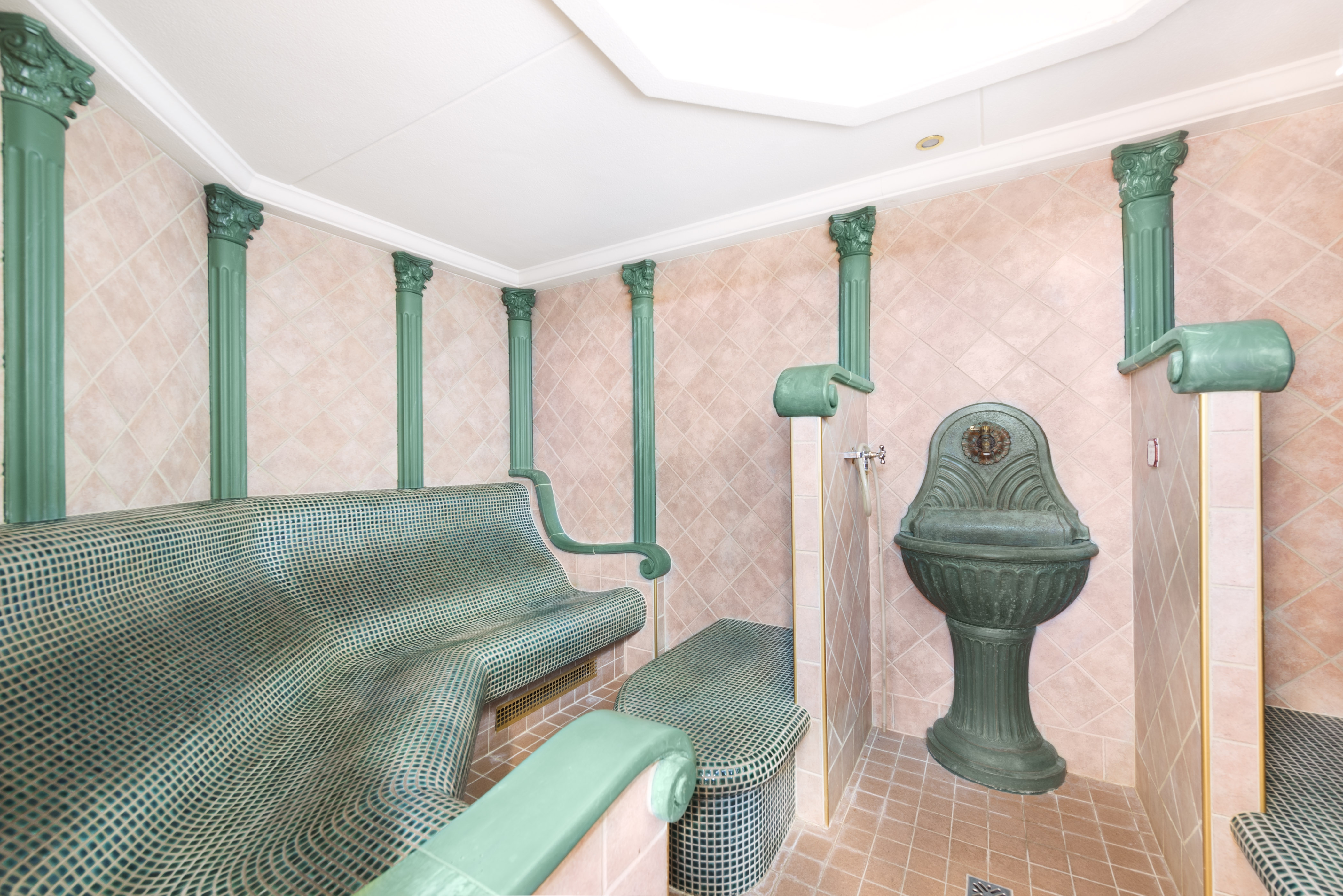 MSC Cruises MSC Armonia Aurea Spa.jpg